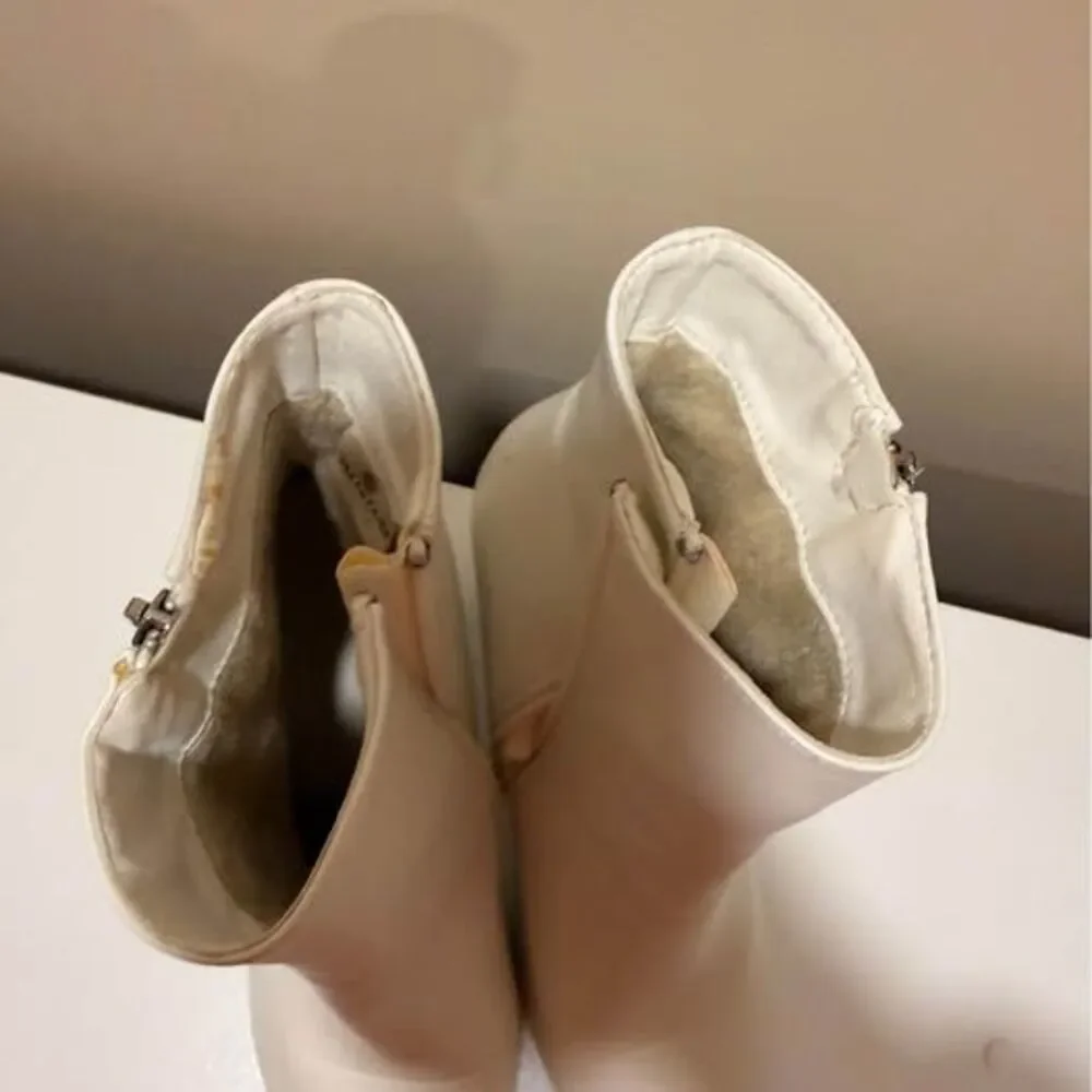 Dream Pairs White Pointed Toe Ankle Boots Size 10